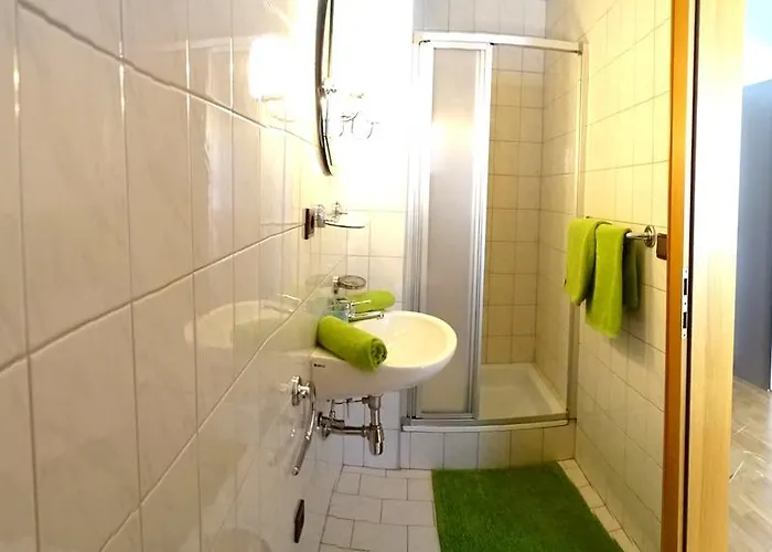 Manuela 施图拜河谷新施蒂夫特